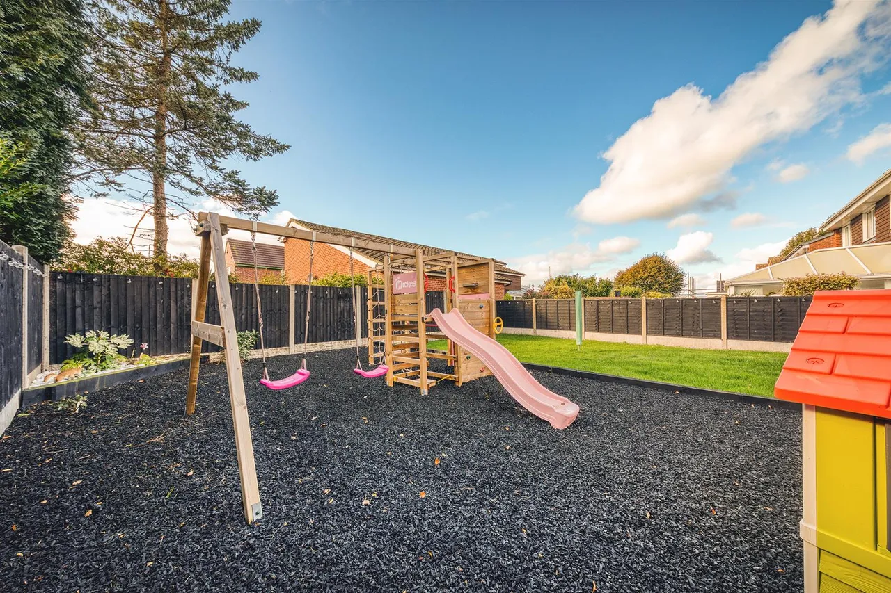 Chatsworth Drive, Tutbury, photo 39