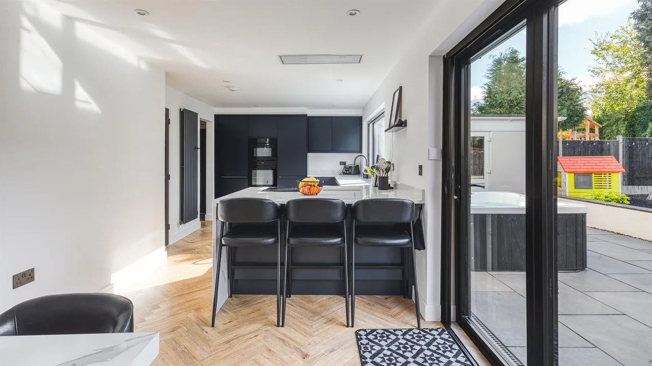 Chatsworth Drive, Tutbury, photo 16