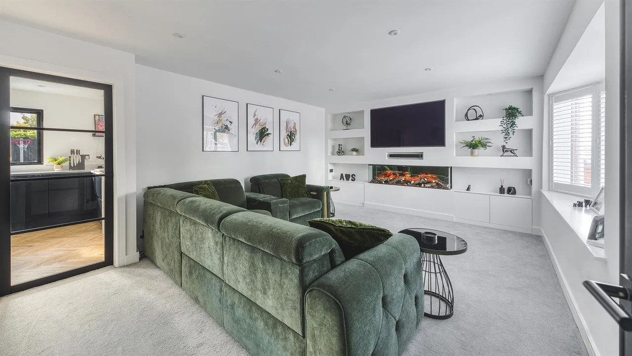 Chatsworth Drive, Tutbury, photo 8