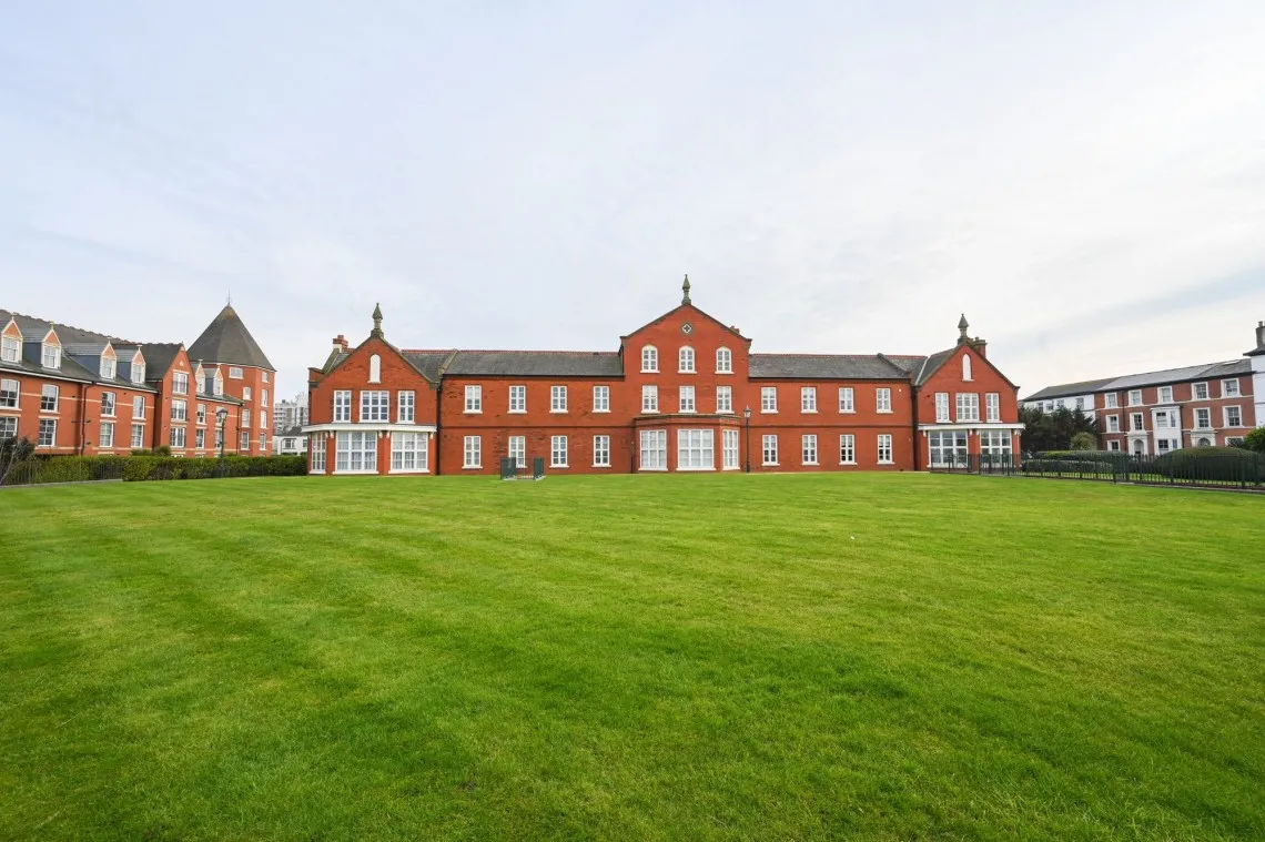 3 bed flat for sale, Promenade, Southport, PR9