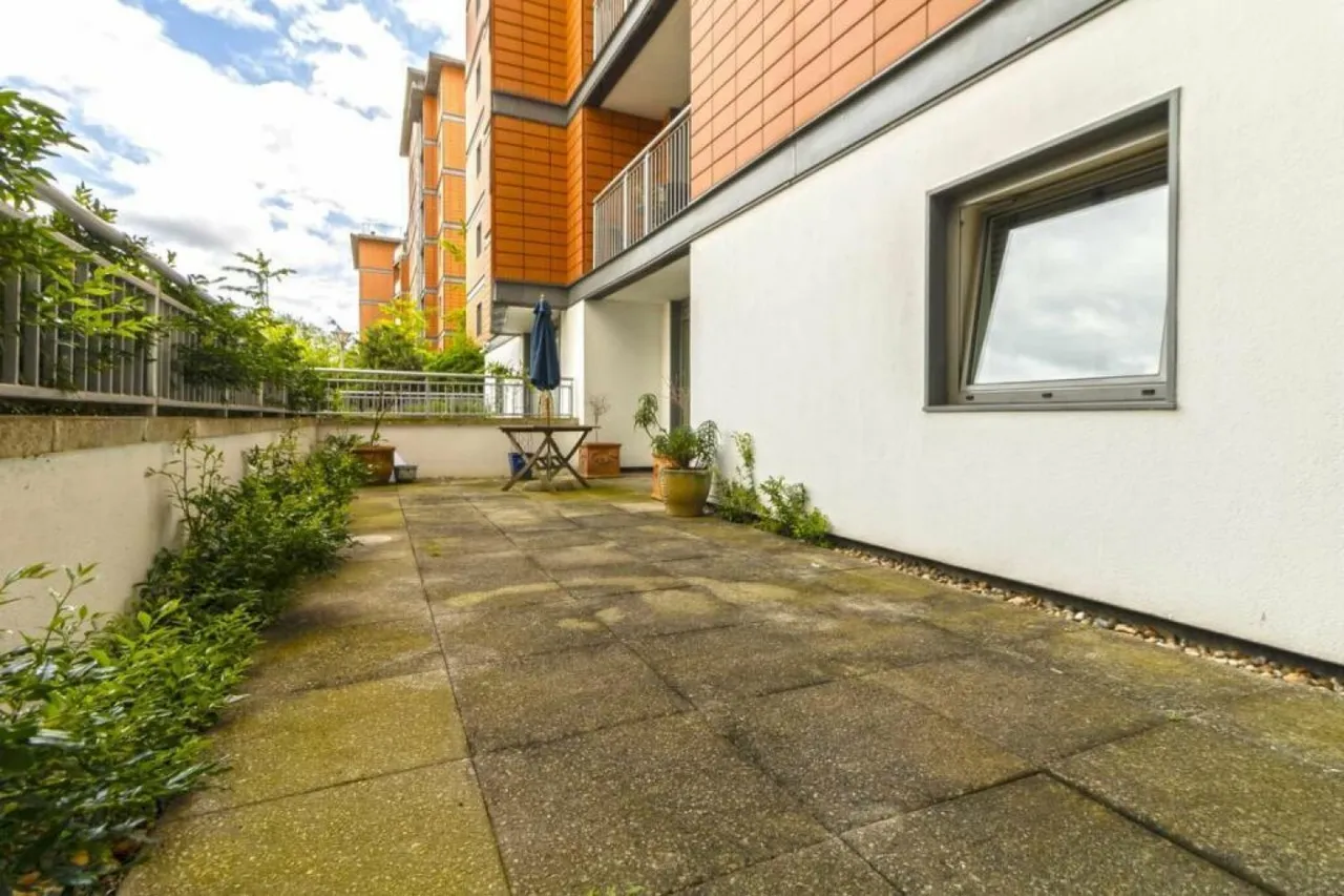 2 bed flat for sale — Holland Gardens, Brentford, , TW8 0BH