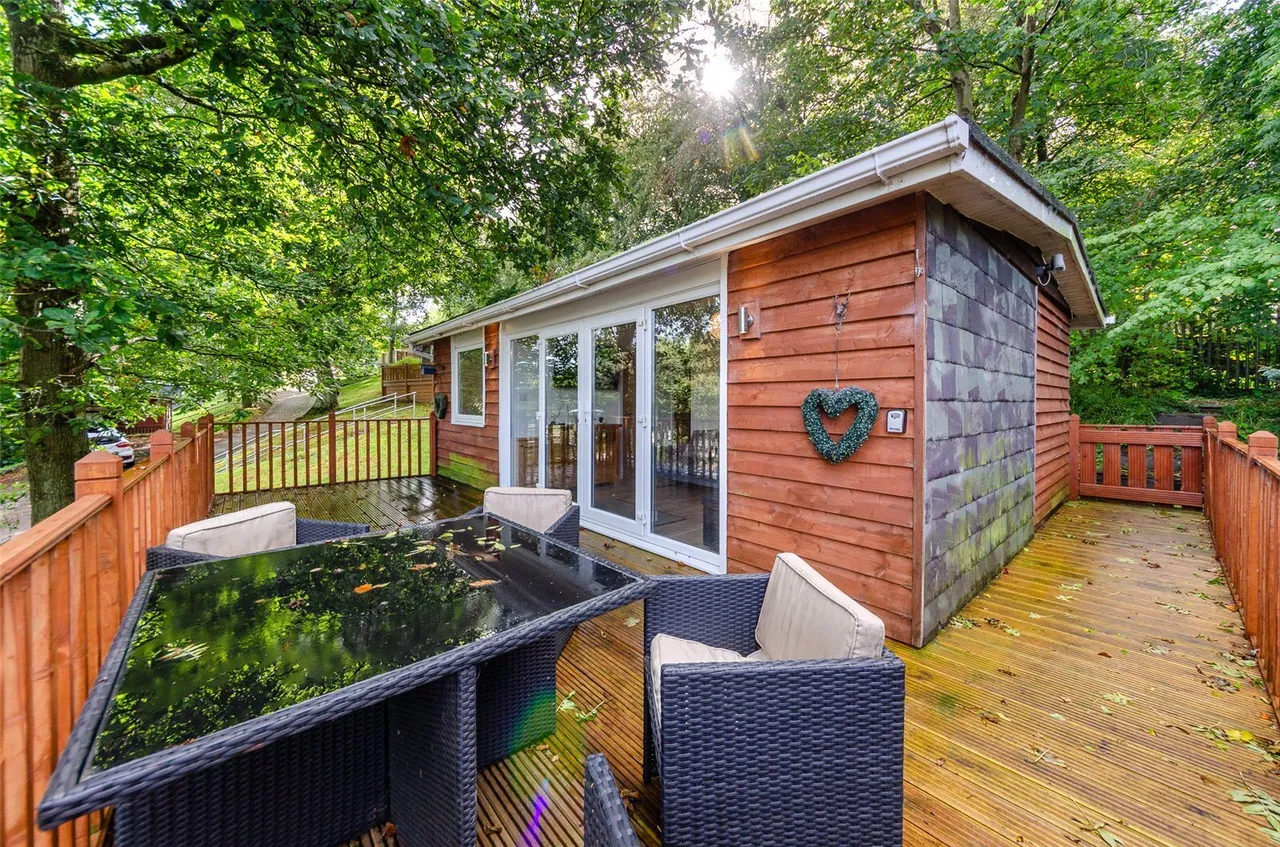 2 bed mobile home for sale, Caeathro, Caernarfon, LL55