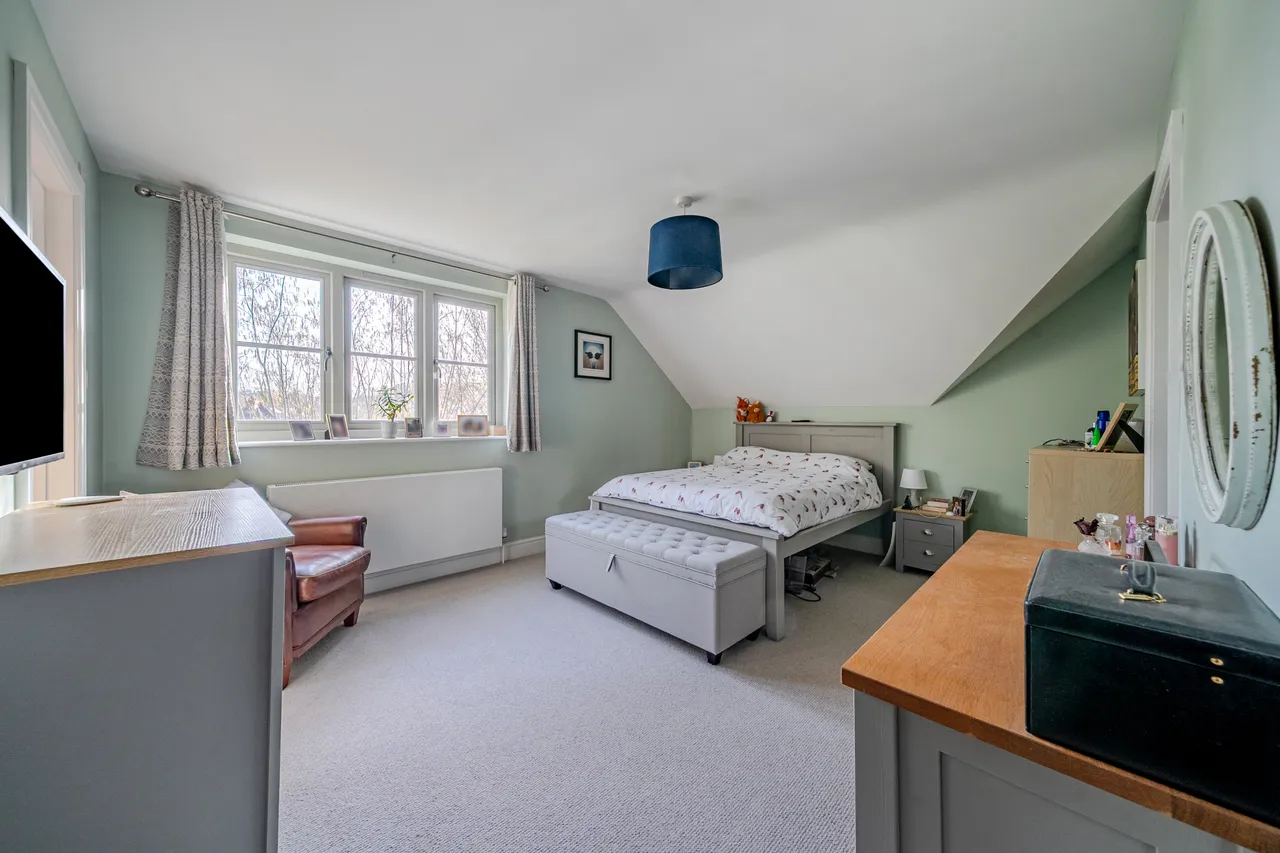 Newstead Close, Godalming, GU7, photo 11