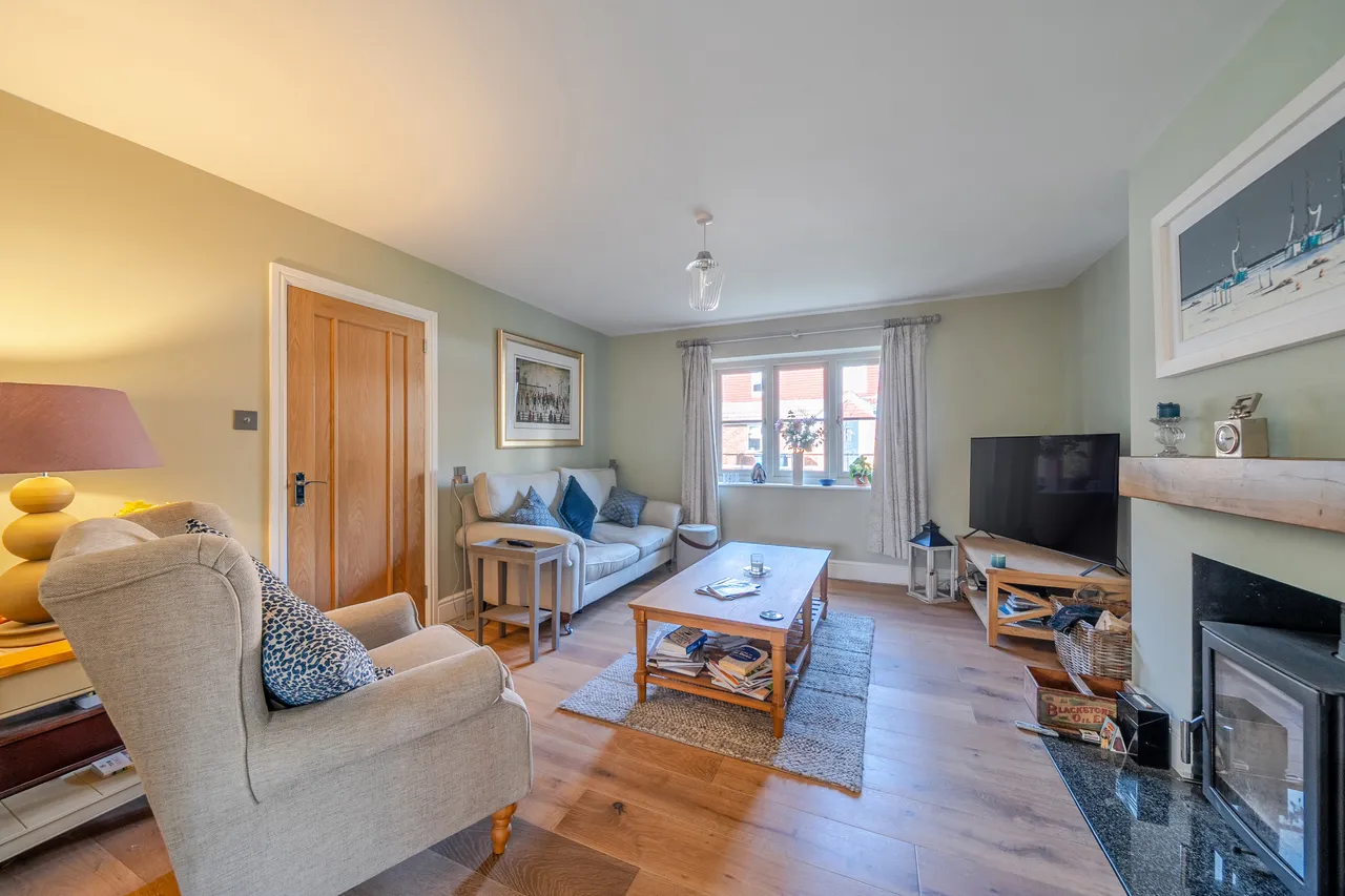 Newstead Close, Godalming, GU7, photo 2