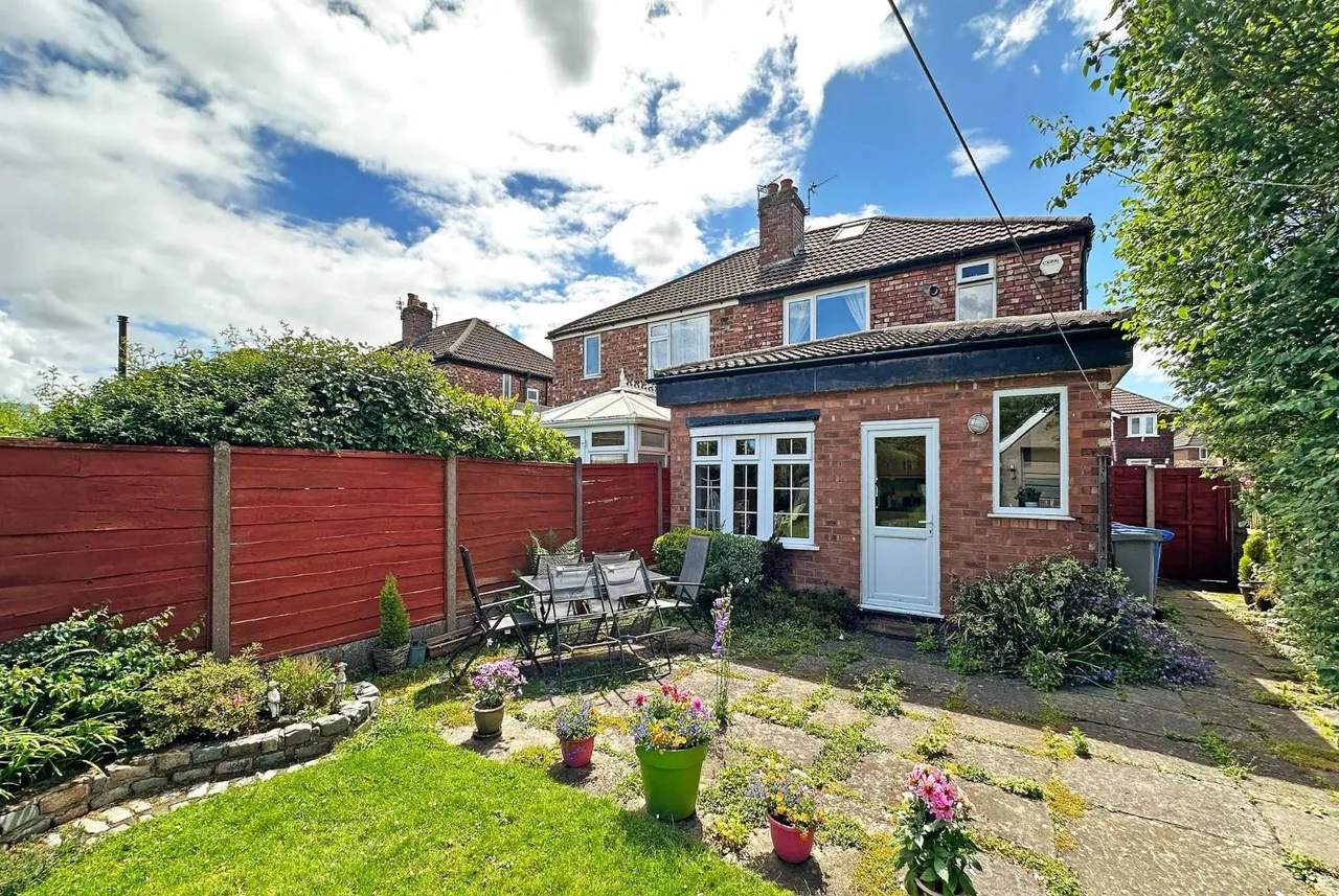 Alexander Drive, Timperley, Cheshire WA15 6NH, photo 25