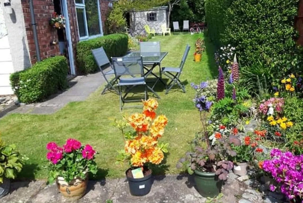 Alexander Drive, Timperley, Cheshire WA15 6NH, photo 31