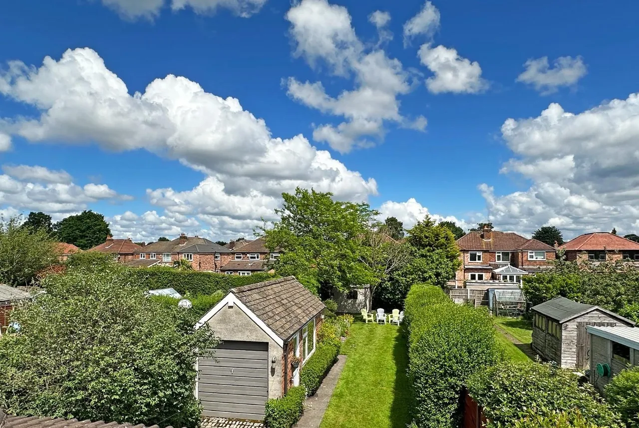 Alexander Drive, Timperley, Cheshire WA15 6NH, photo 26
