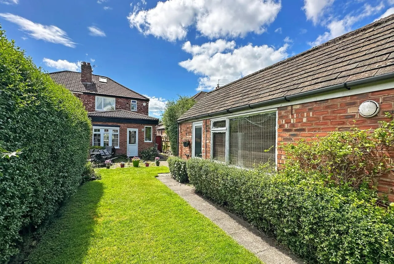 Alexander Drive, Timperley, Cheshire WA15 6NH, photo 24