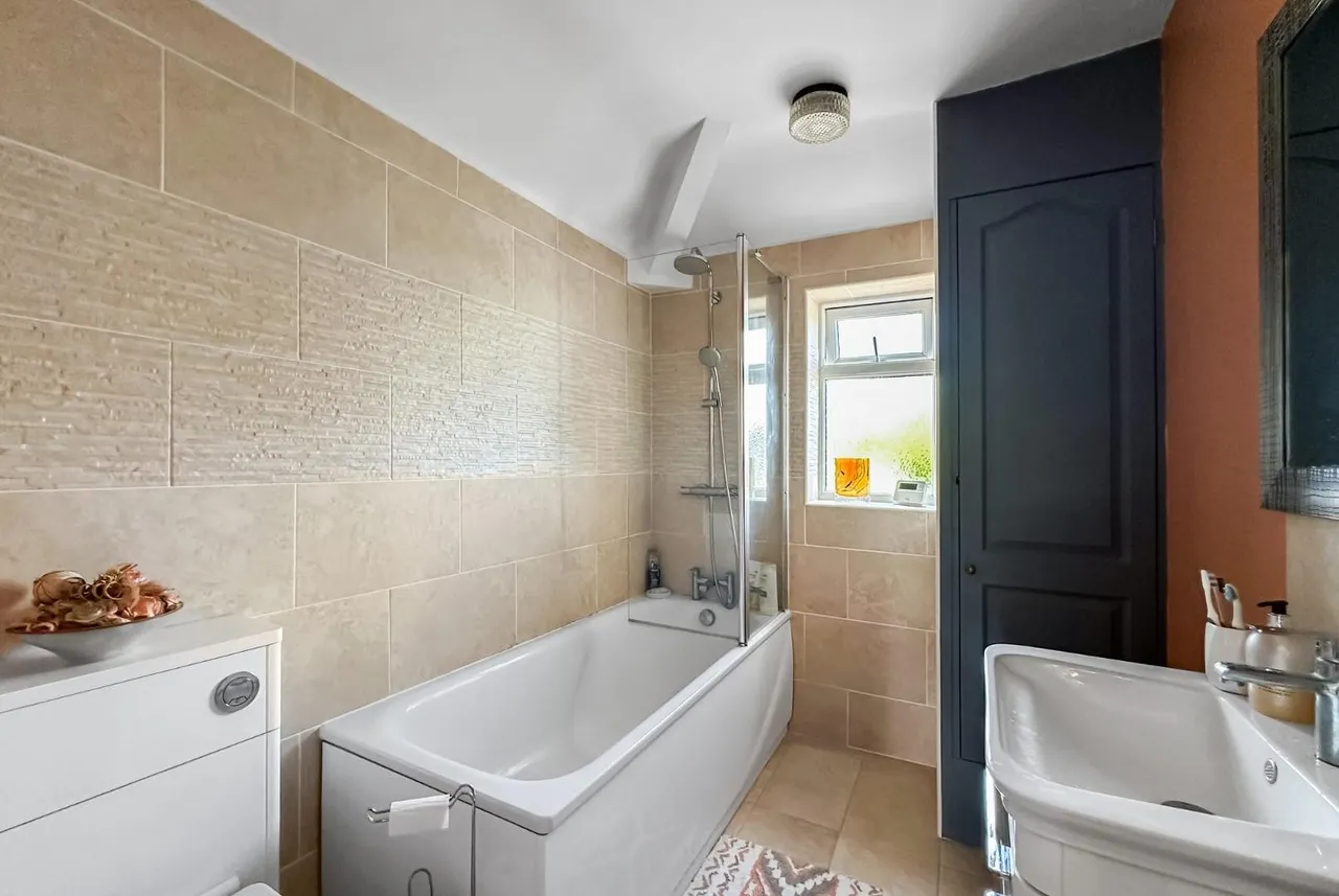 Alexander Drive, Timperley, Cheshire WA15 6NH, photo 13