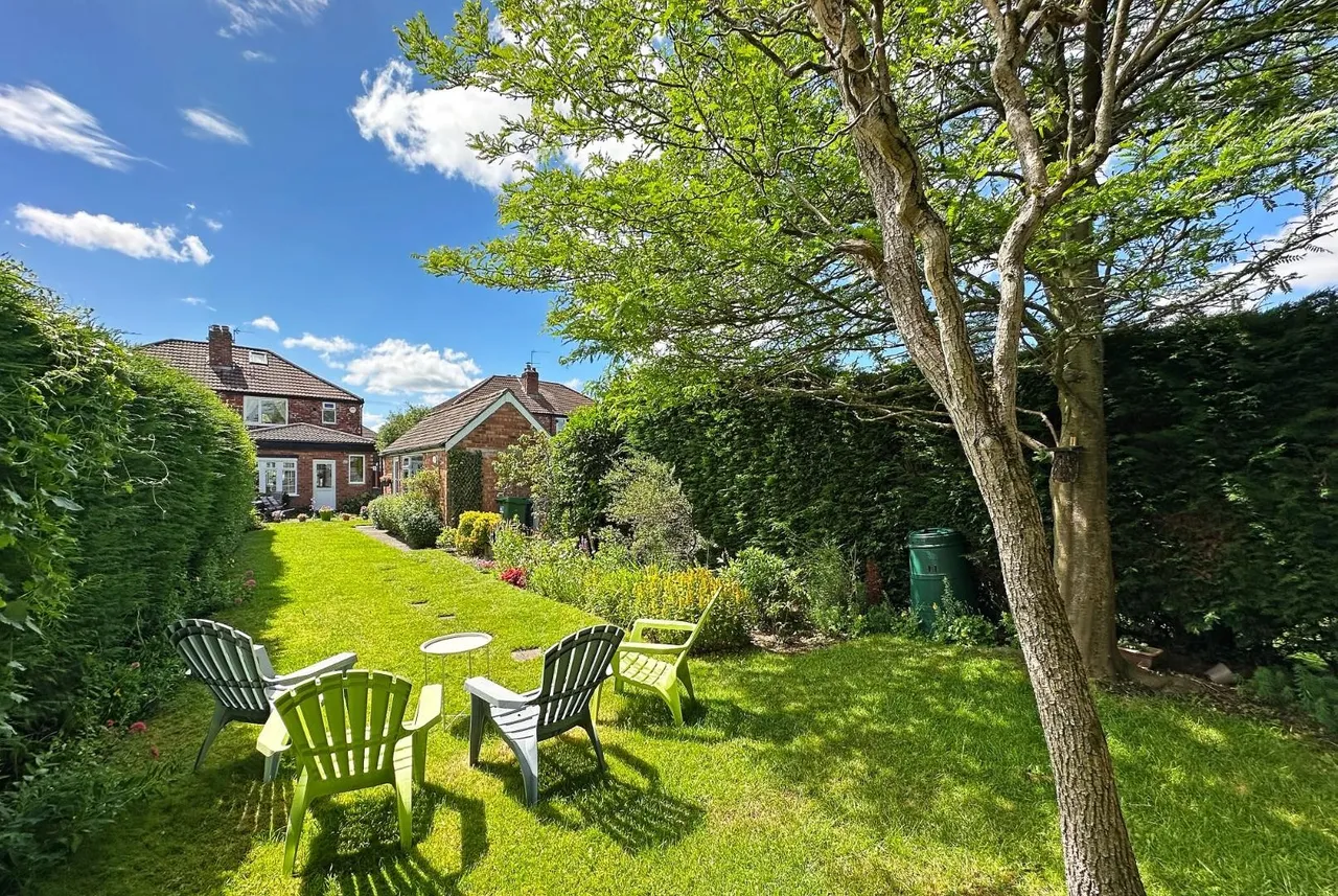 Alexander Drive, Timperley, Cheshire WA15 6NH, photo 5