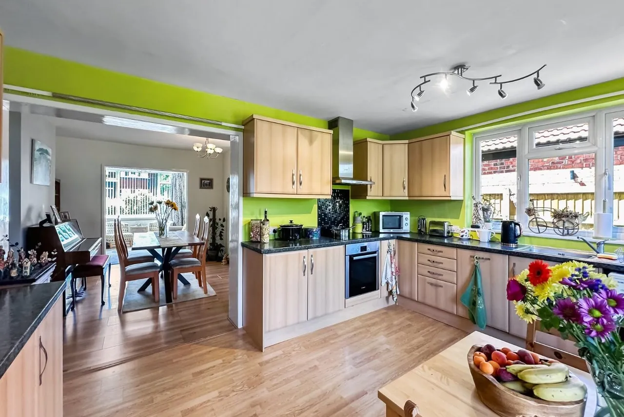 Alexander Drive, Timperley, Cheshire WA15 6NH, photo 4