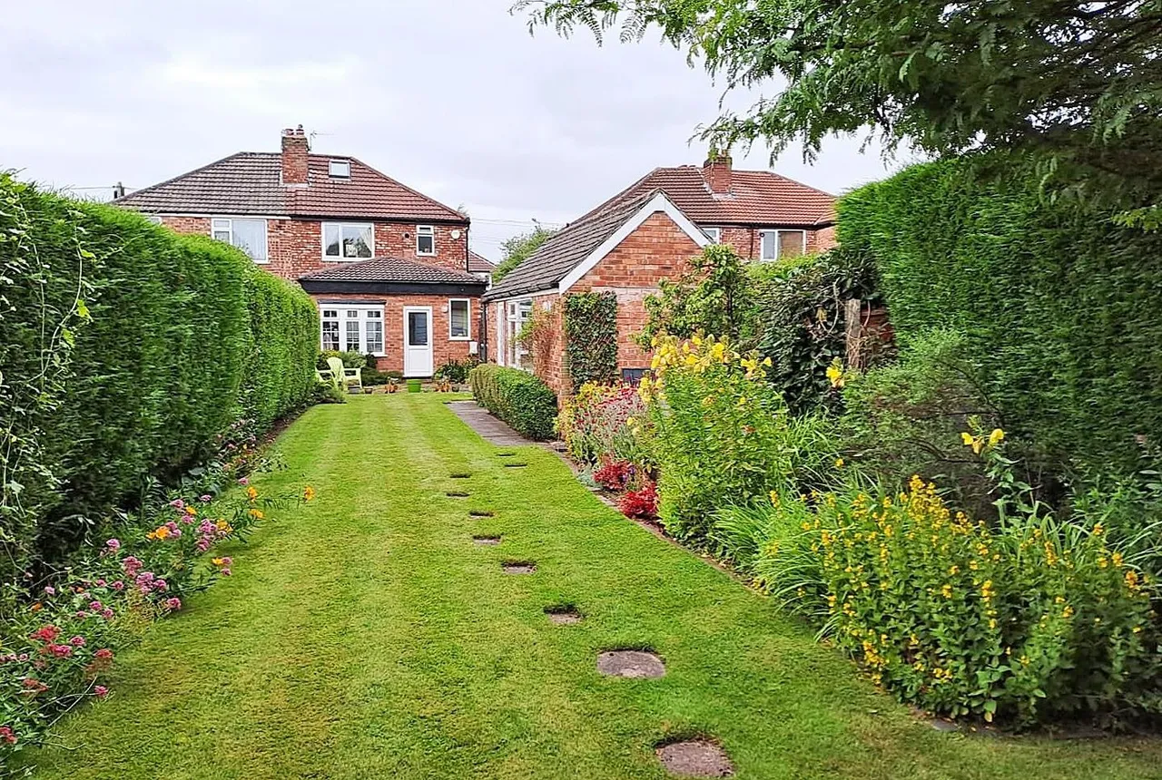 Alexander Drive, Timperley, Cheshire WA15 6NH, photo 32
