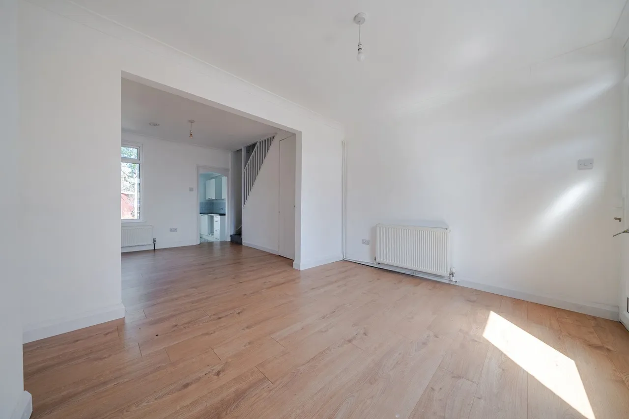 Manor Road, DA8, photo 3