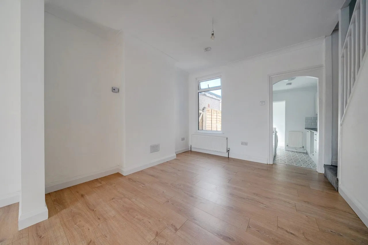 Manor Road, DA8, photo 4