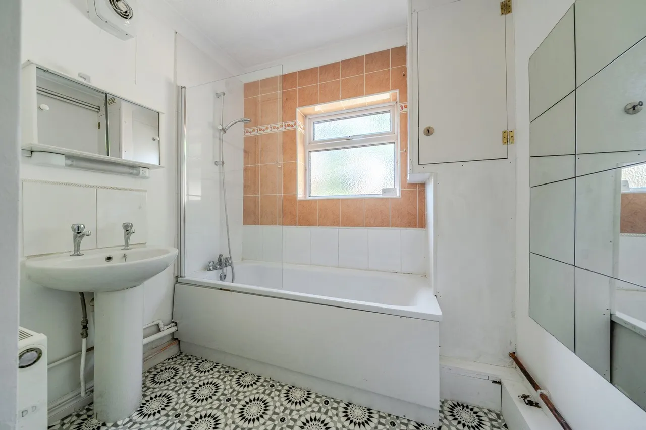 Manor Road, DA8, photo 11