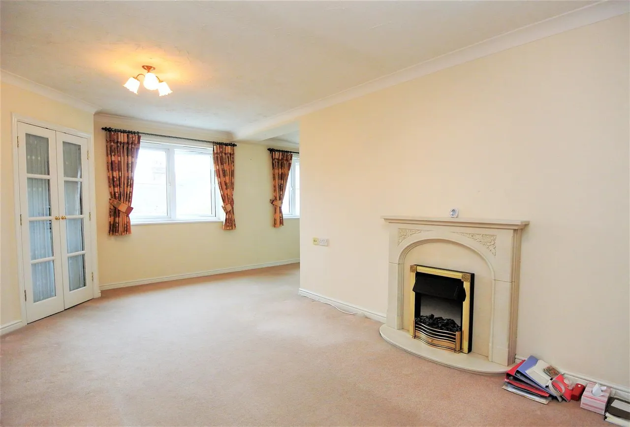 Parkland Grove, Ashford, Surrey, TW15 2GA, photo 3