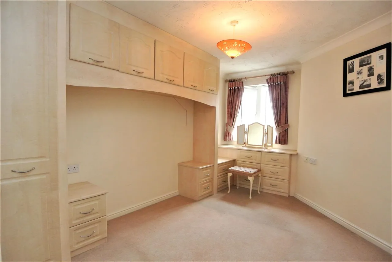 Parkland Grove, Ashford, Surrey, TW15 2GA, photo 5