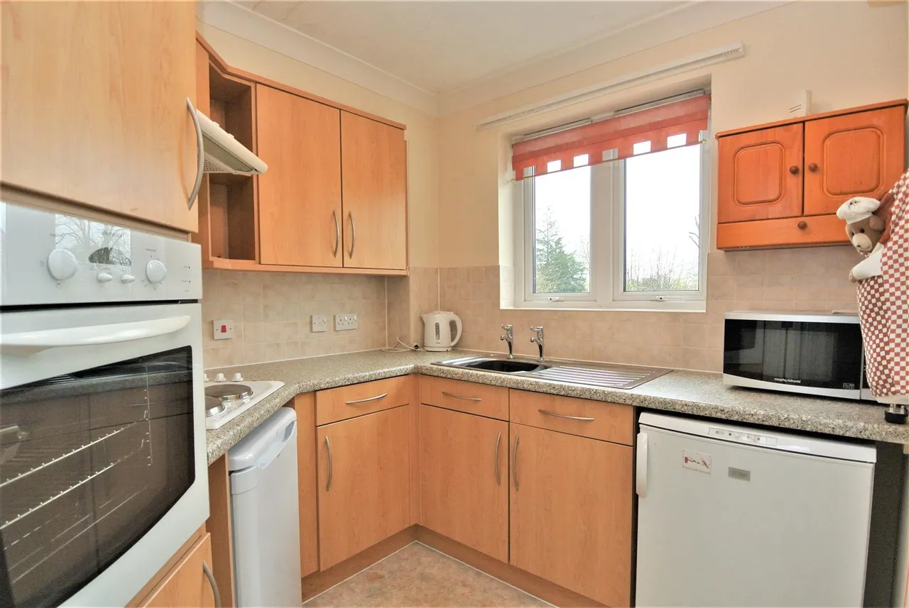 Parkland Grove, Ashford, Surrey, TW15 2GA, photo 6