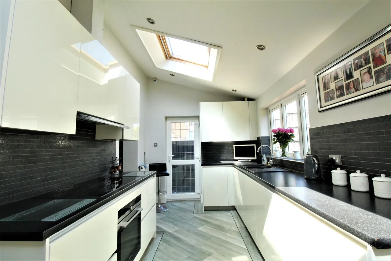 Diamond Close, Grays, Essex, RM16 6PU, photo 2