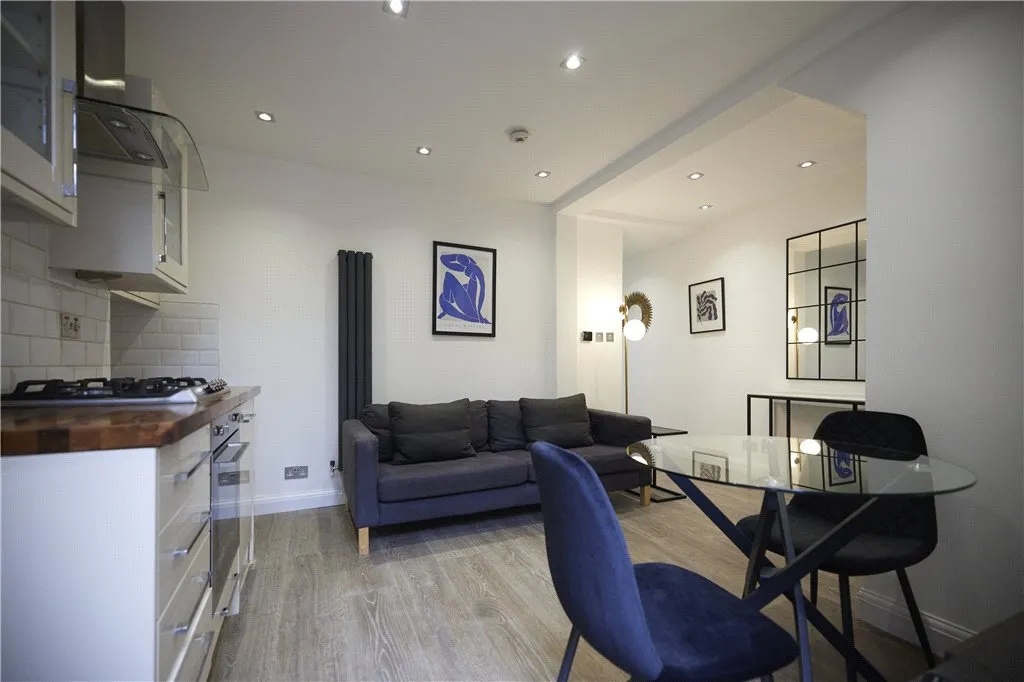 2 bed flat for sale, Southwark Park Road, London, SE16