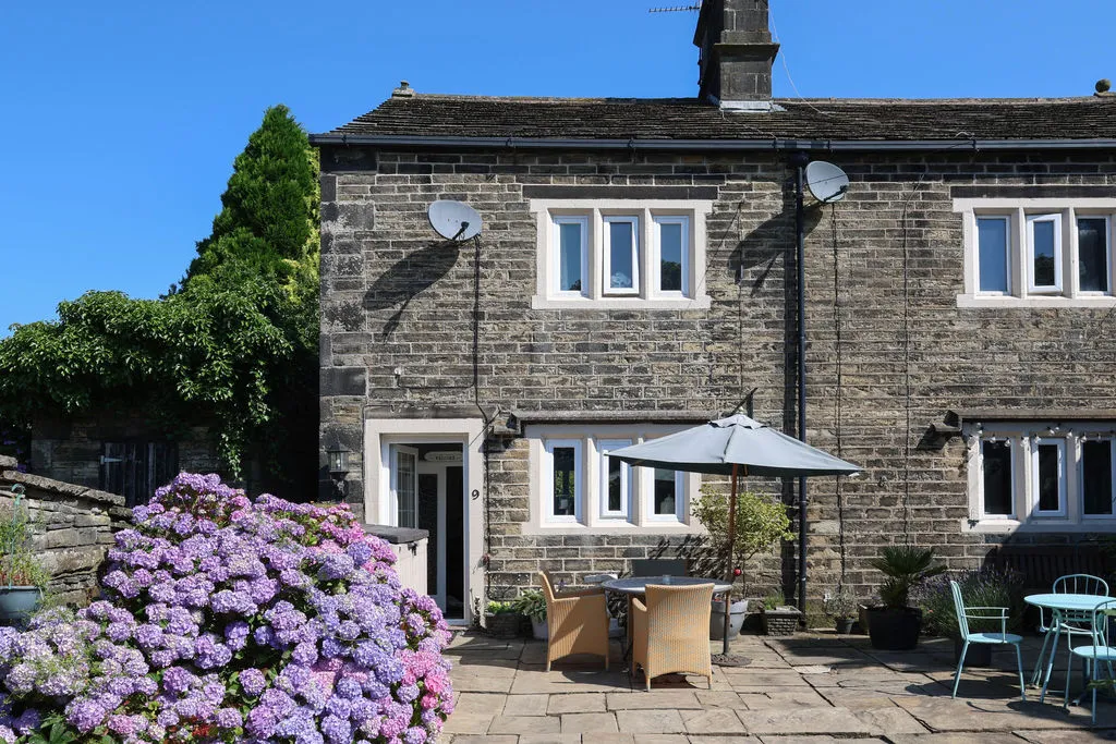 2 bed house for sale — Woodhouse Lane, Rochdale OL12 7TB