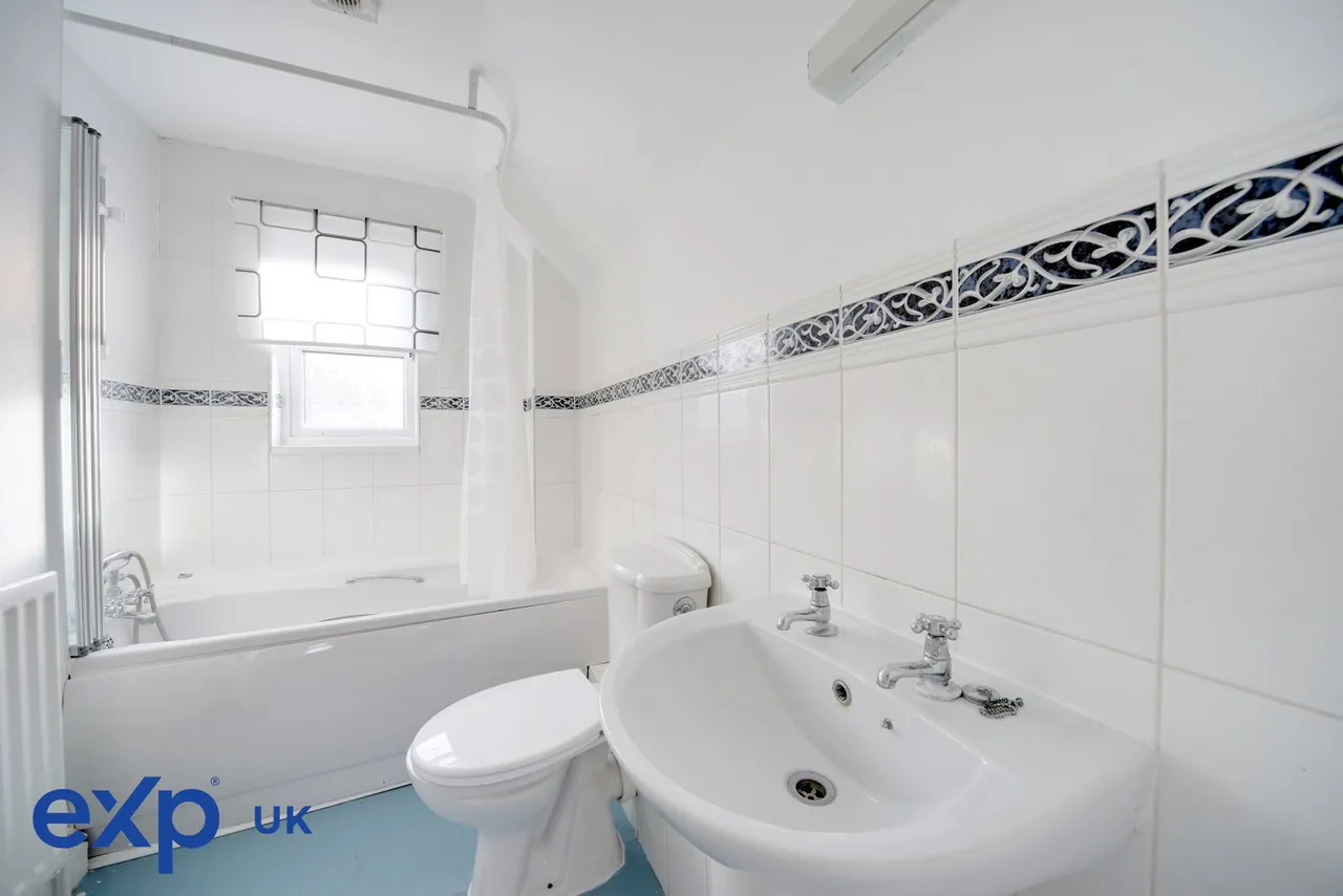 Atlantis Close, Barking, IG11 0GH, photo 5