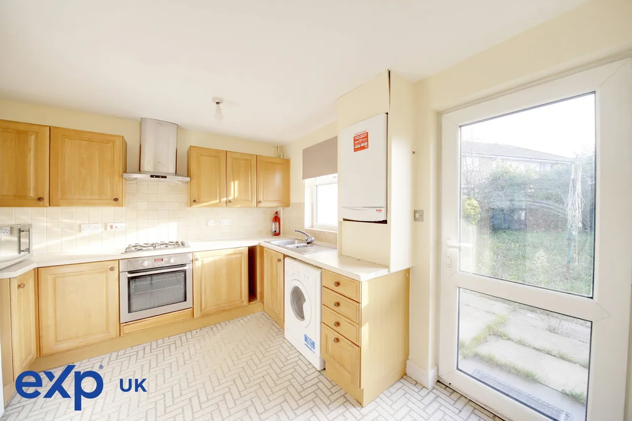 2 bed house to rent — Atlantis Close, Barking, IG11 0GH