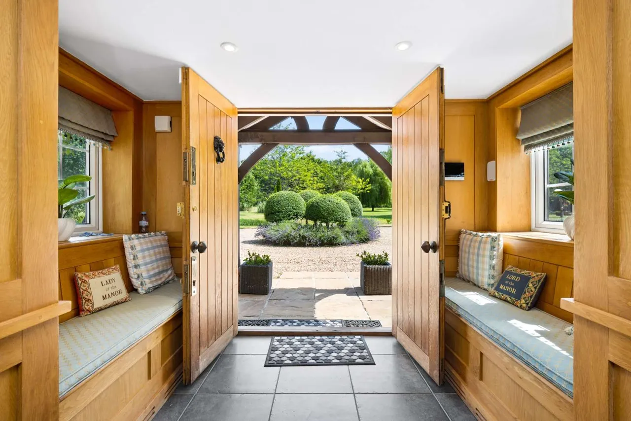 Goose Rye Road, Worplesdon, Guildford, GU3 3RJ, photo 2