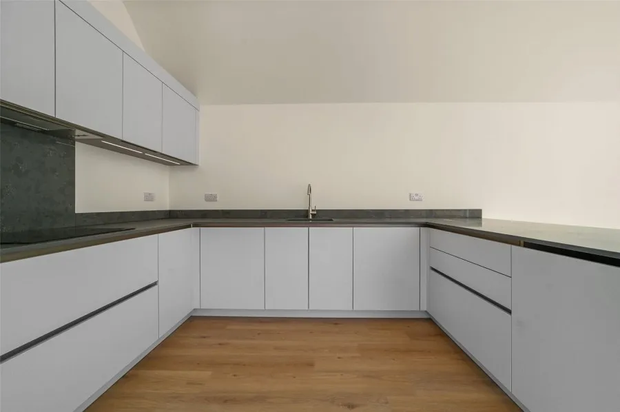 with 4 bedrooms in South End, Perry Green, SG10, photo 12