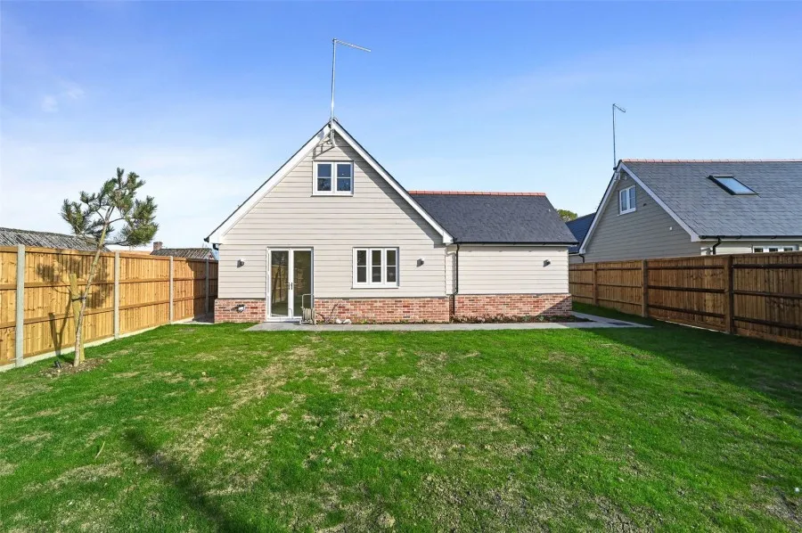 with 4 bedrooms in South End, Perry Green, SG10, photo 11