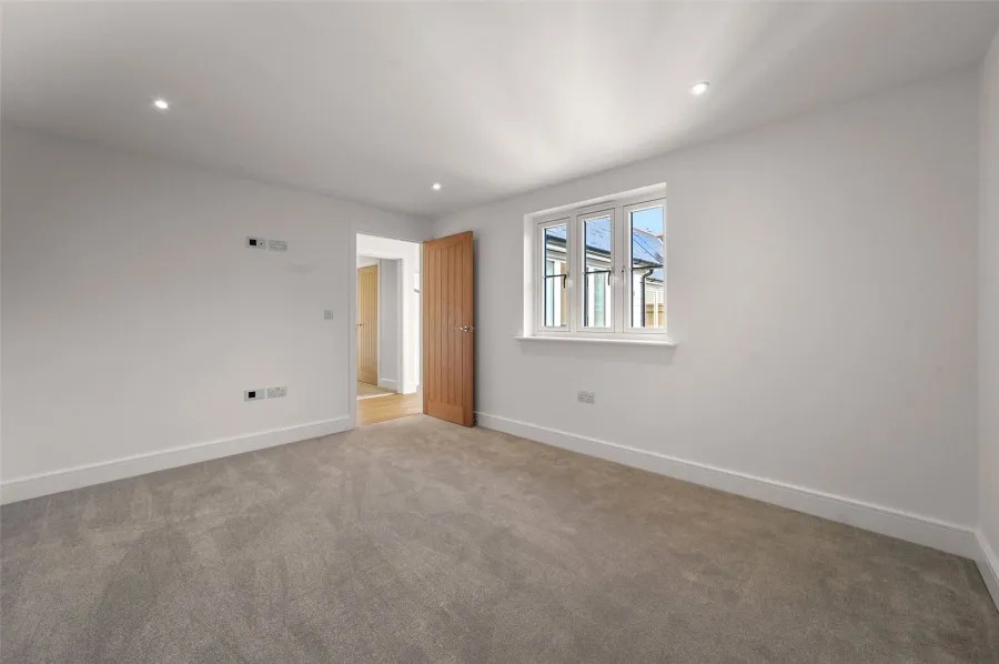 with 4 bedrooms in South End, Perry Green, SG10, photo 6