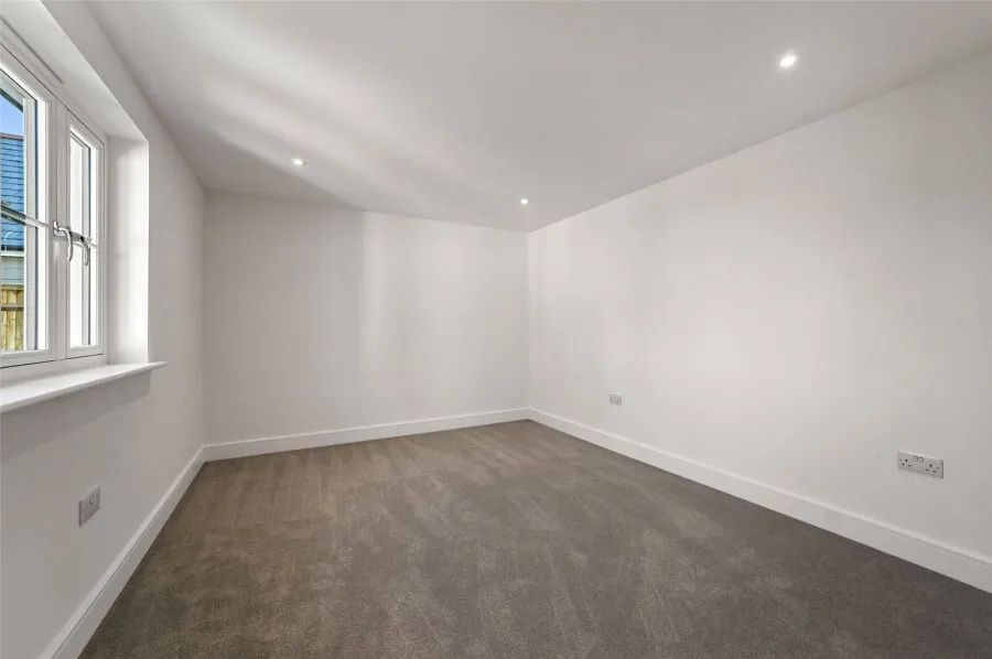 with 4 bedrooms in South End, Perry Green, SG10, photo 8