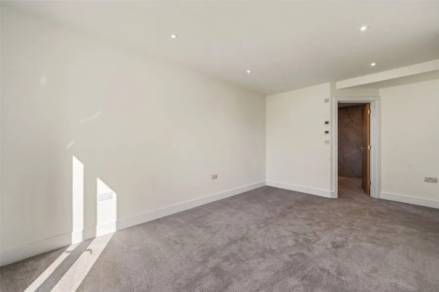 with 4 bedrooms in South End, Perry Green, SG10, photo 13