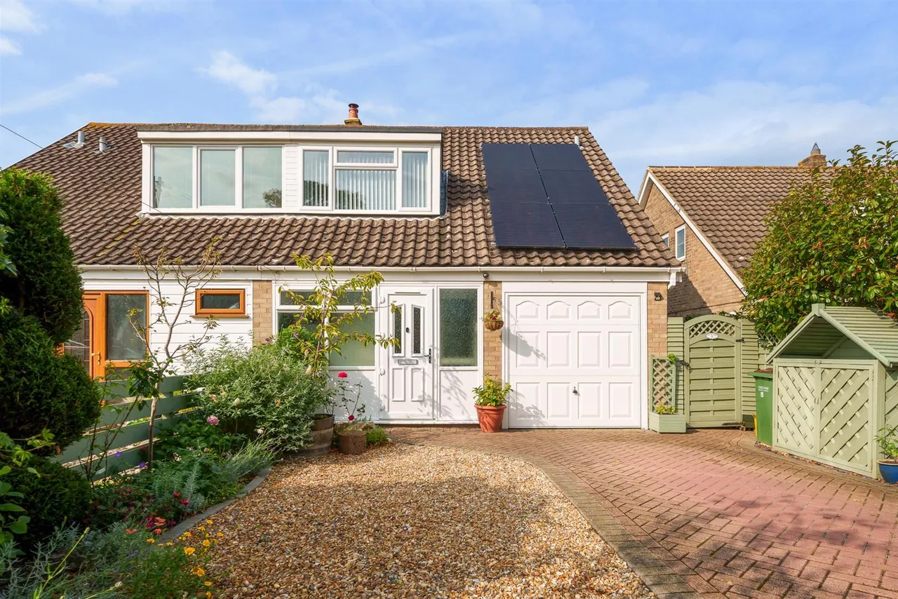 3 bed house for sale — Oaklands Way, Titchfield Common