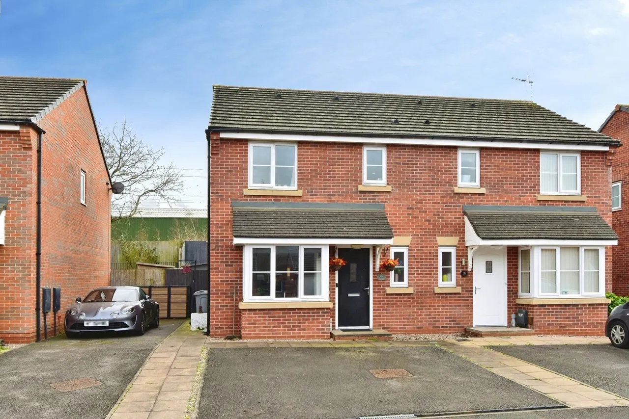 3 bed house for sale — Kingfisher Crescent, Sandbach, Cheshire, CW11