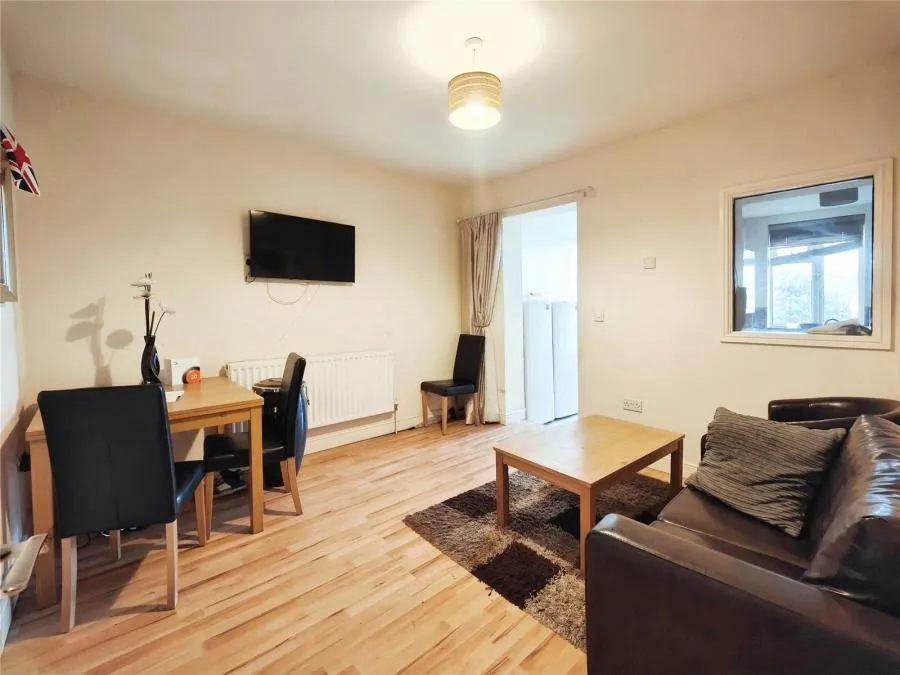 Rothersthorpe Road, Northampton, NN4, photo 2