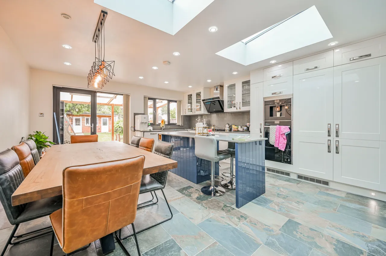 174 Westward Road, London, photo 2