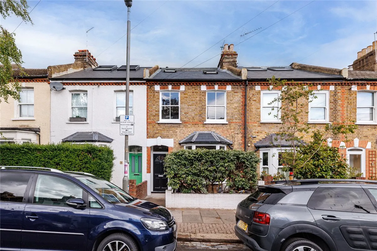 3 bed flat for sale, Standen Road, London, SW18