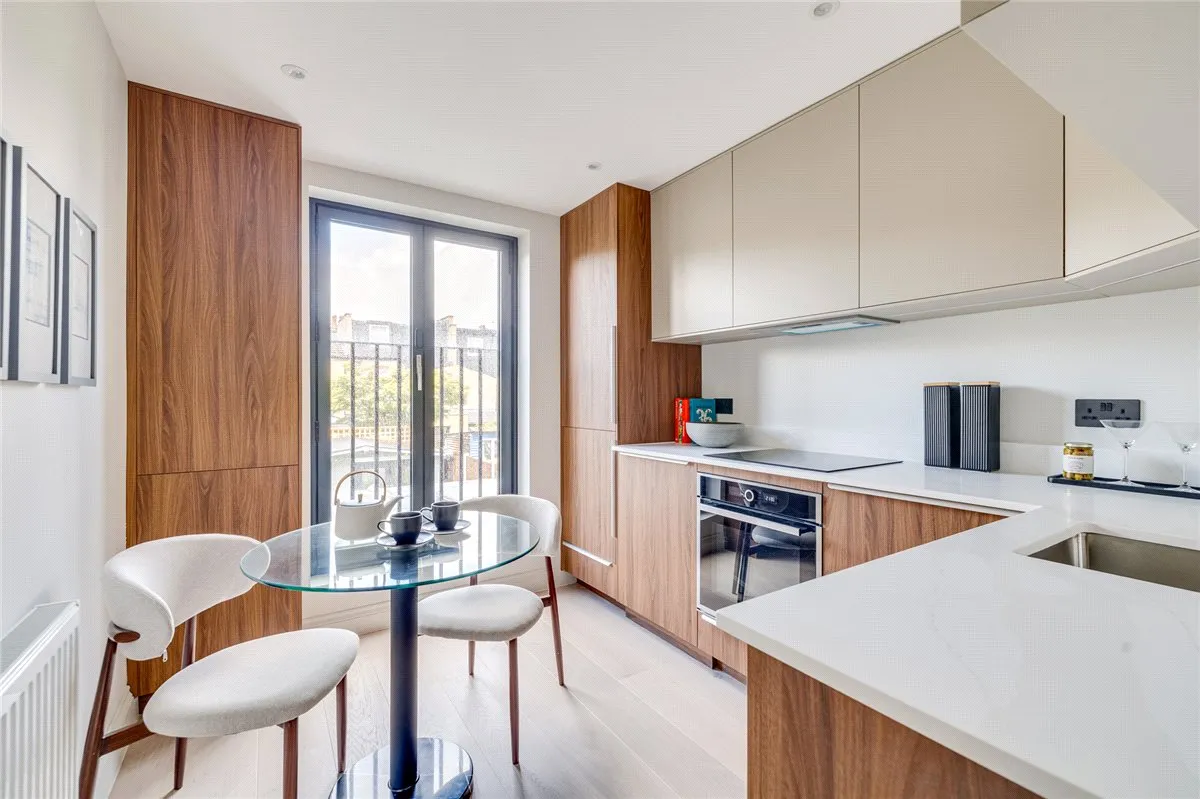 Standen Road, London, SW18, photo 2