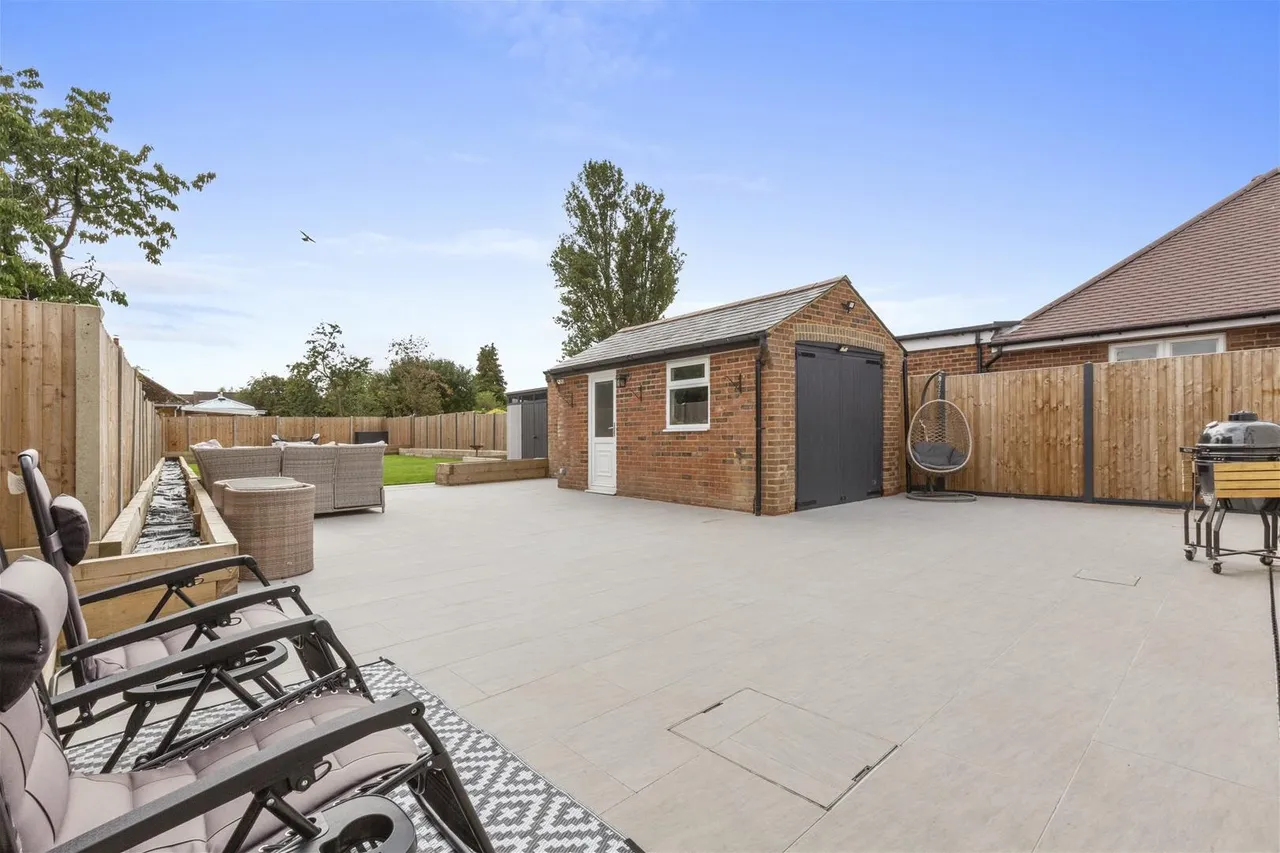 Beech Tree Road, Holmer Green, HP15, photo 18