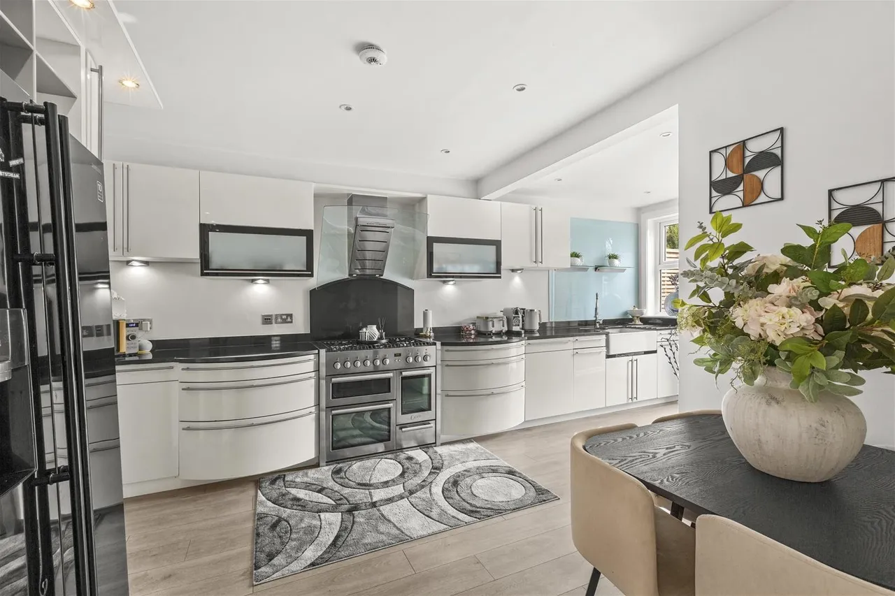 Beech Tree Road, Holmer Green, HP15, photo 6