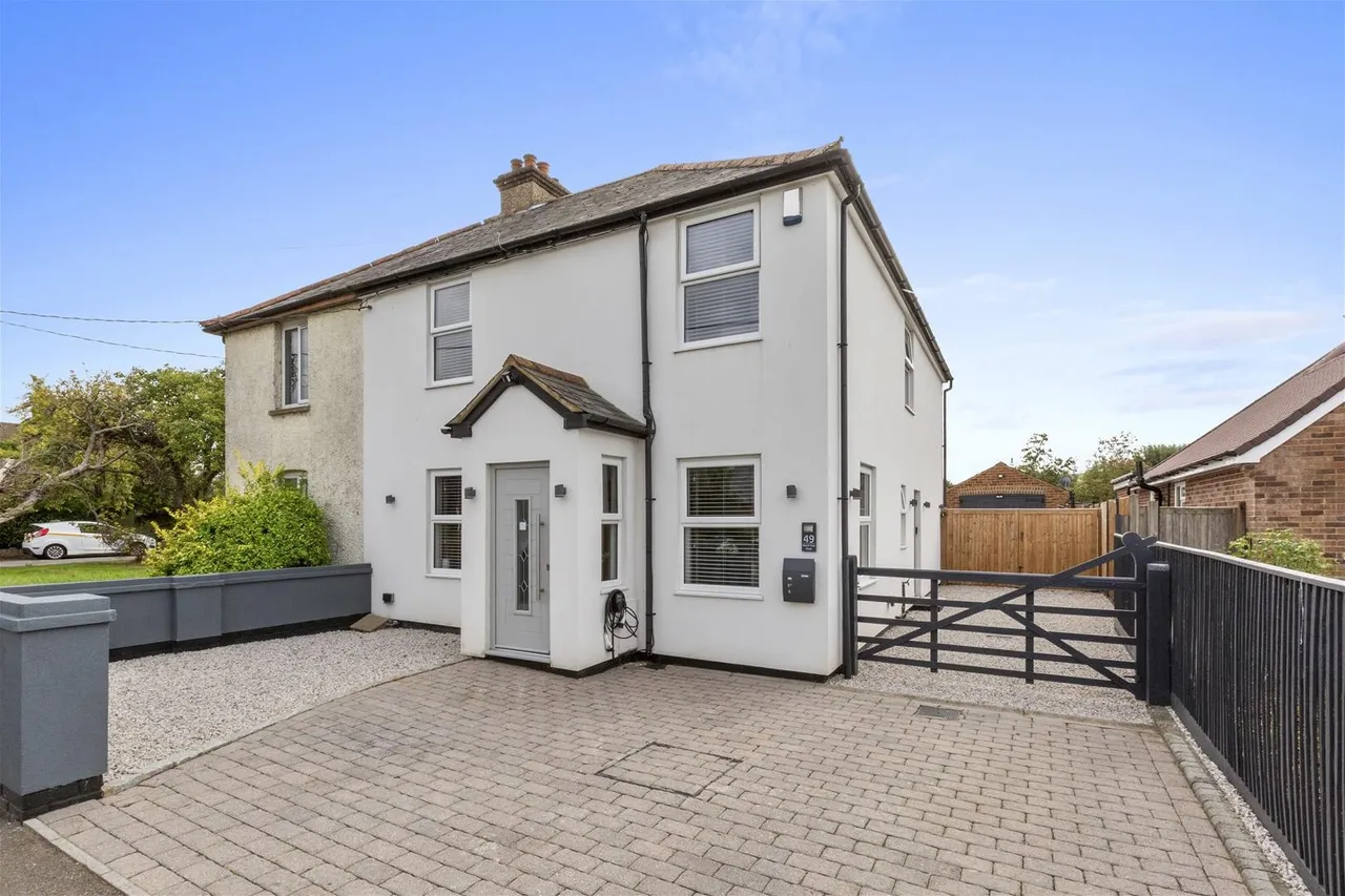 3 bed house for sale, Beech Tree Road, Holmer Green, HP15