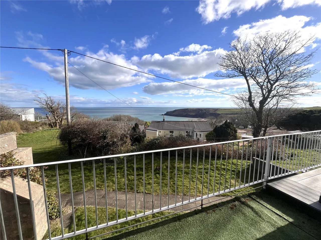 2 bed flat for sale, Devon Court, Freshwater East, SA71
