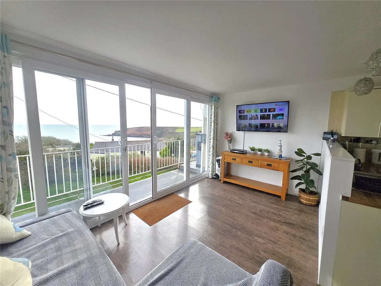 Devon Court, Freshwater East, SA71, photo 2