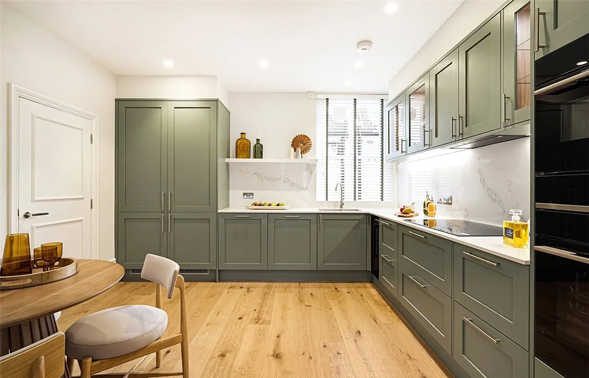 Gloucester Road, SW7, photo 12