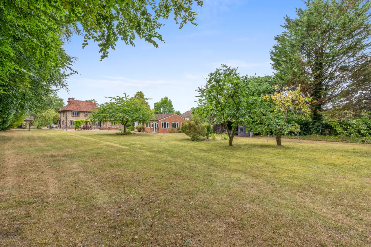 Aylesbury Road, Askett, HP27, photo 17