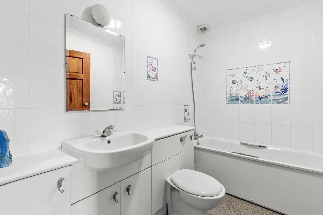 Aylesbury Road, Askett, HP27, photo 12