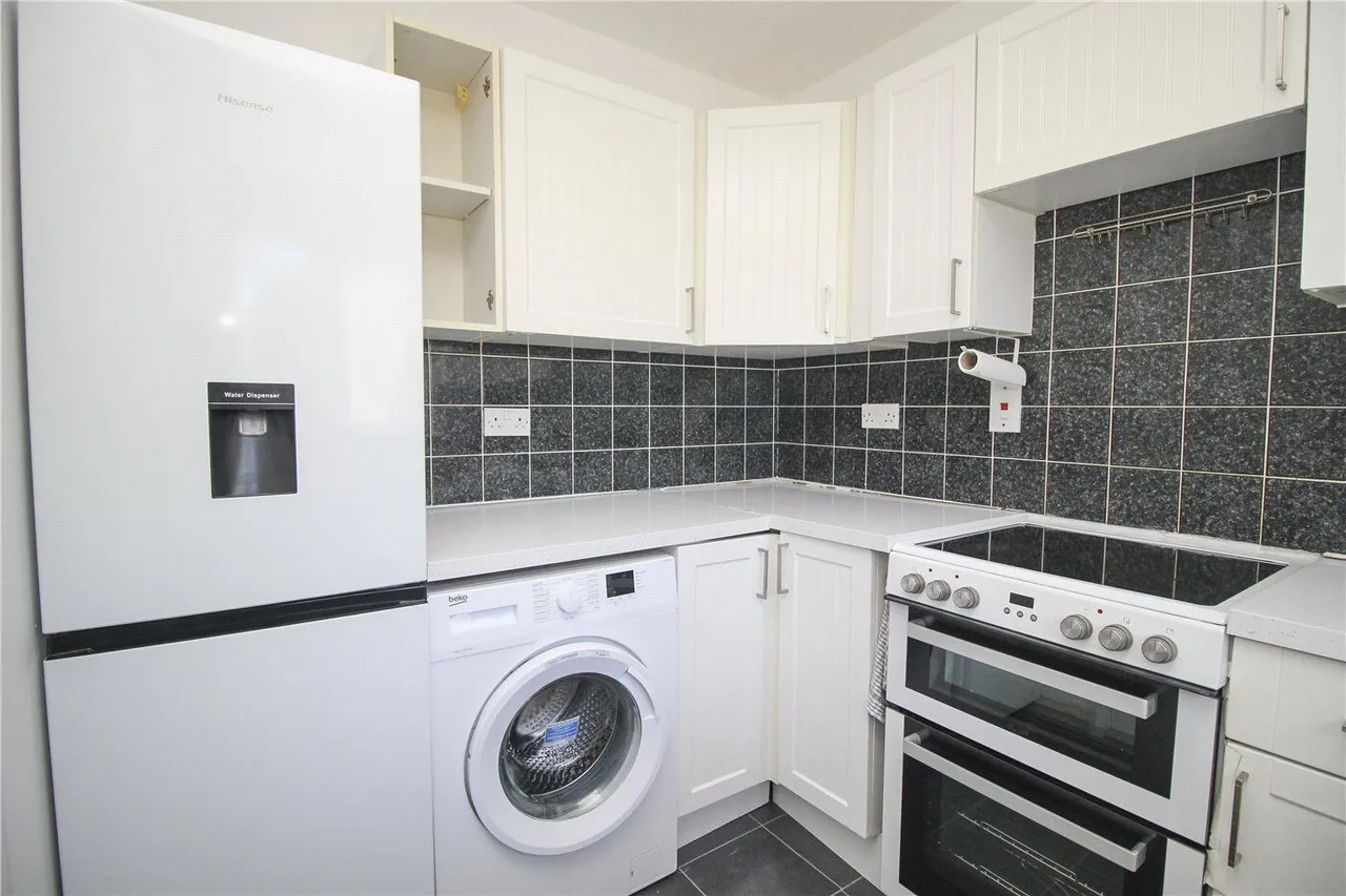 Benyon Path, South Ockendon, RM15, photo 9