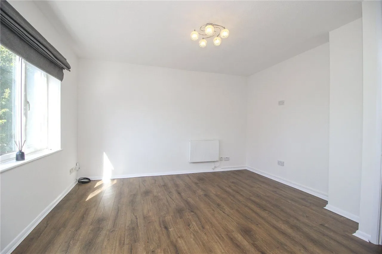 Benyon Path, South Ockendon, RM15, photo 10