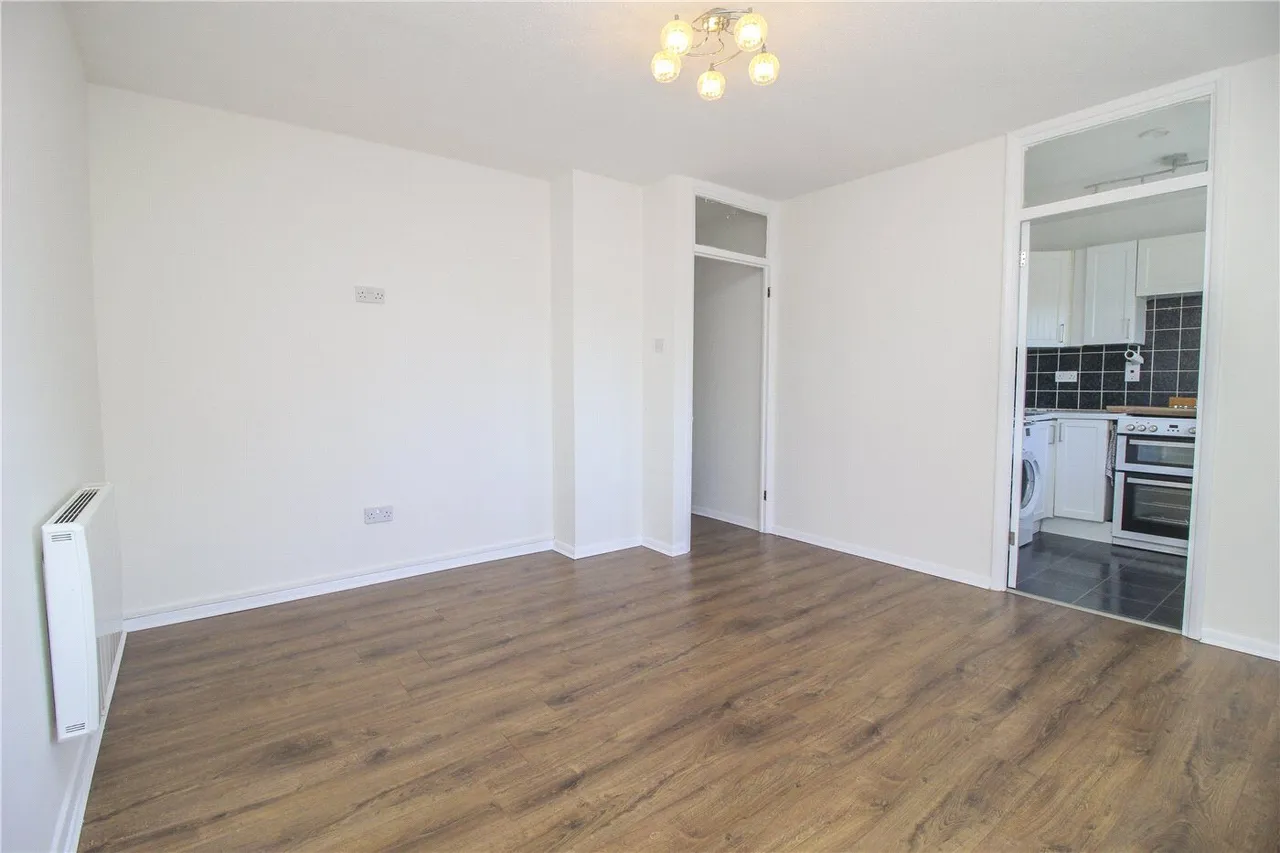 Benyon Path, South Ockendon, RM15, photo 11